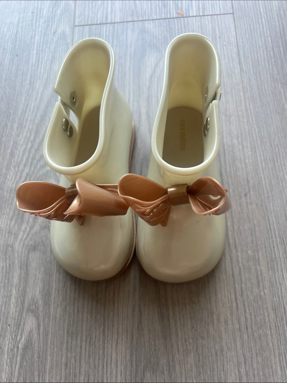 Mini Melissa Cream Kids Rain Boots with Pinkish Brown Bow